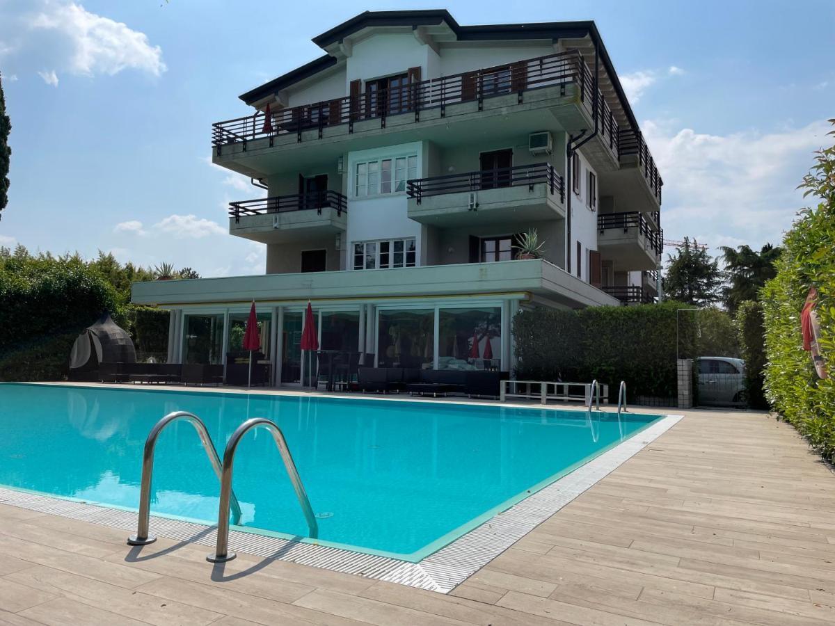 Residence Alexandra Stay Сирмионе Экстерьер фото