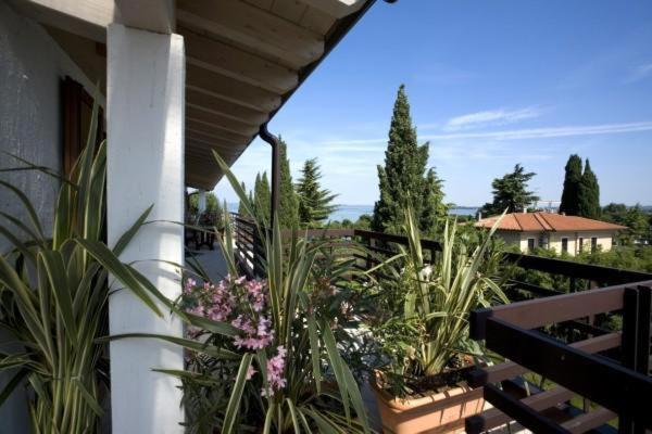 Residence Alexandra Stay Сирмионе Номер фото